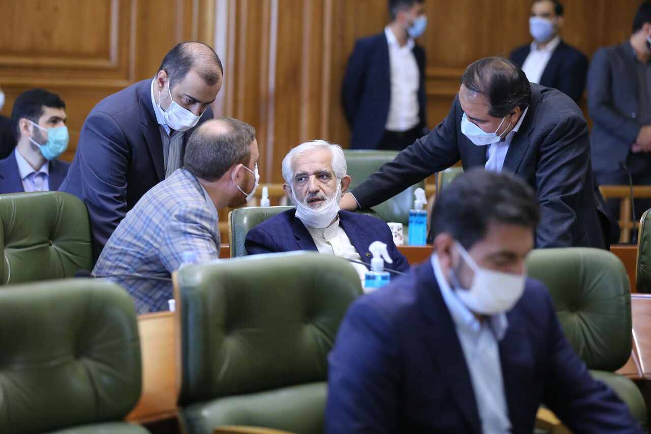 انتقاد از صف‌های طولانی مراکز معاینه فنی/ چمران به زودی به صحن شورا باز می‌گردد
