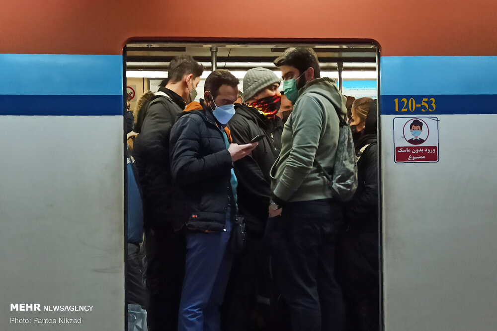 انتقاد از عدم کنترل رعایت پروتکل های بهداشتی در مترو