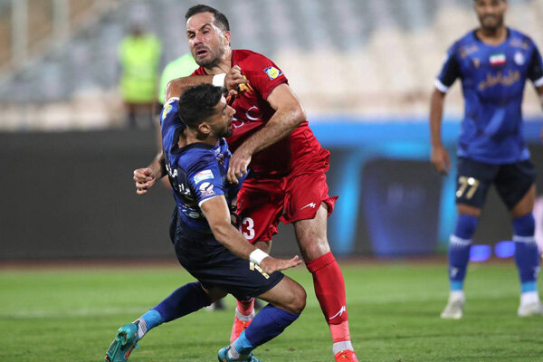 انتقاد استقلالیها از قضاوت داور جنجالی بازی/ مگر ما دلقک هستیم؟