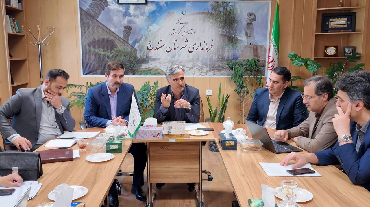 انتقاد فرماندار سنندج از کندی اجرای پروژههای راه روستایی