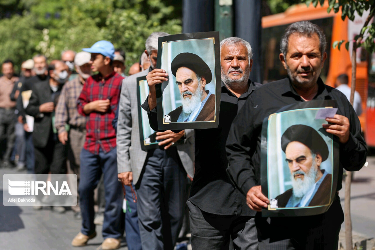 انتقال زائران استان همدان به مرقد امام خمینی(ره) با ۵۴ دستگاه اتوبوس انجام شد