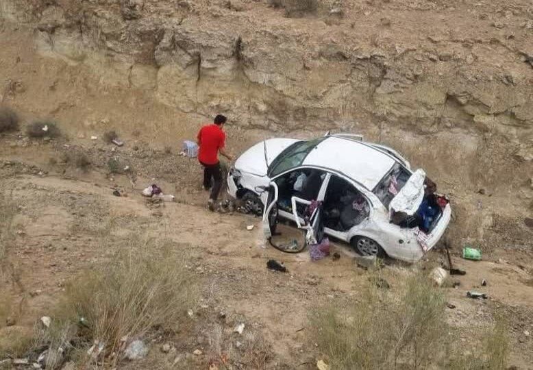 انحراف سواری ساینا از جاده در محور آرادان – سرخه  ۶ مصدوم داشت