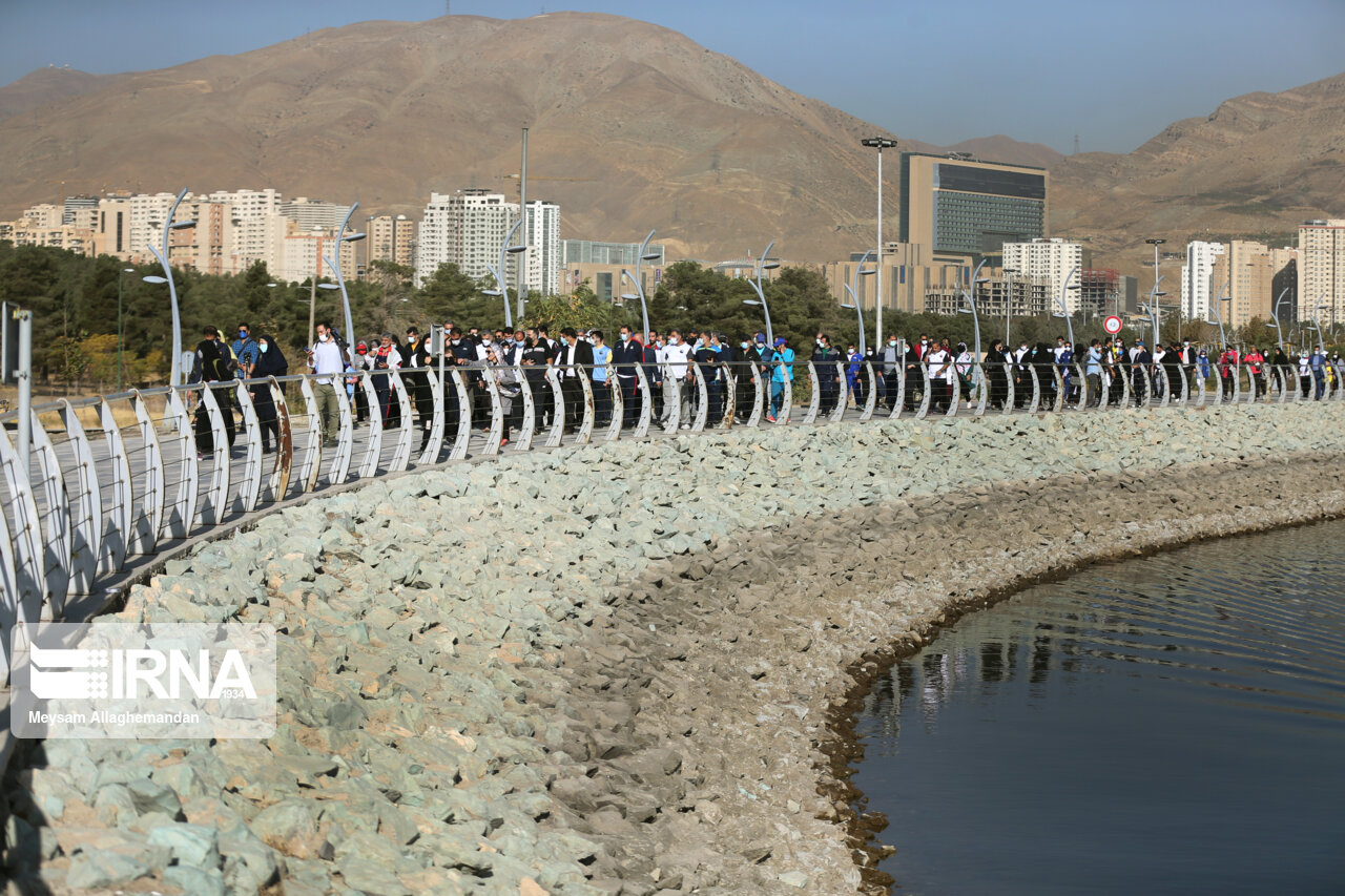انسداد بخشی از معبر شرقی دریاچه شهدای خلیج فارس تهران