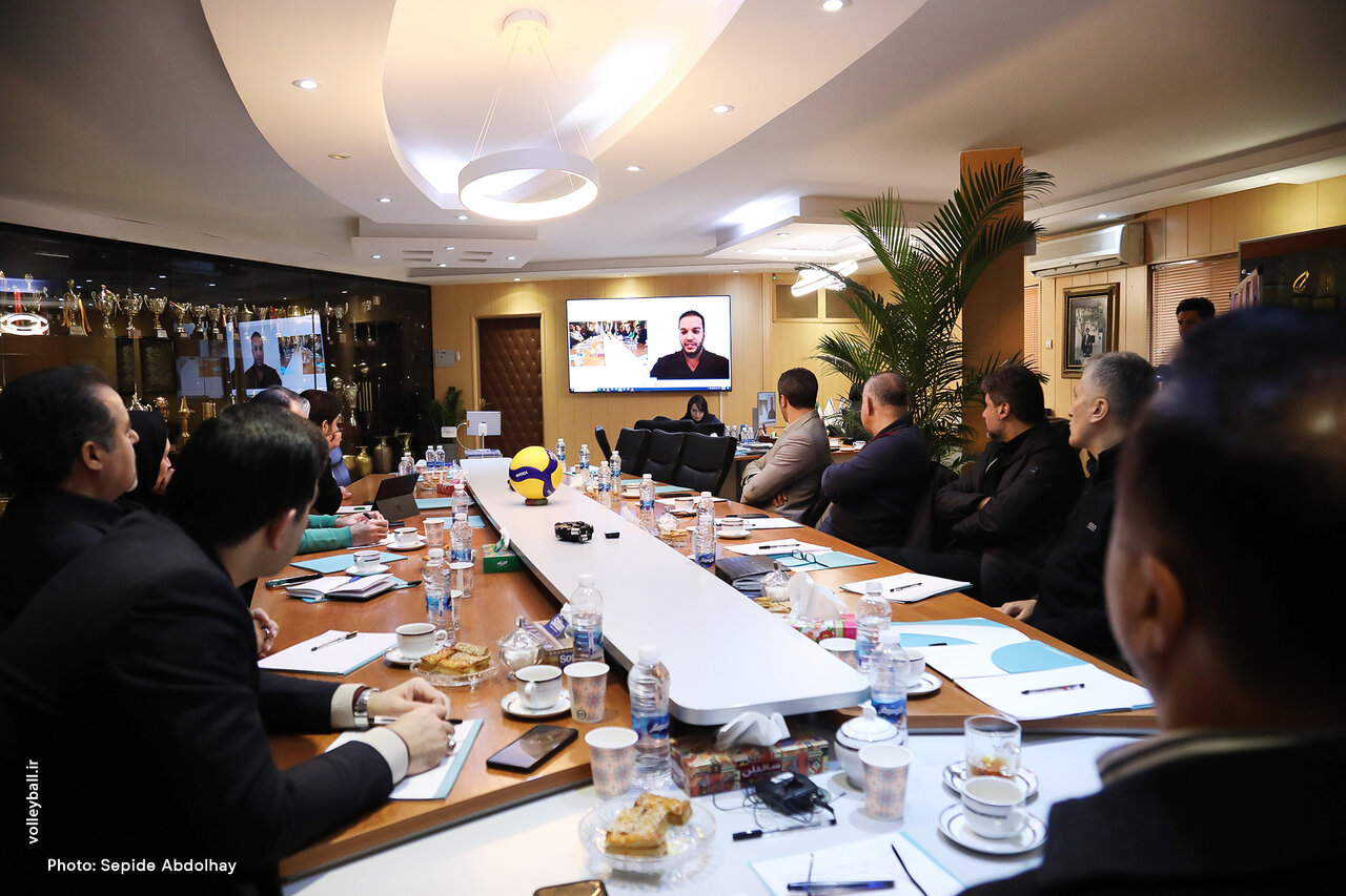انصراف دو گزینه از هدایت تیم ملی والیبال/ادامه مذاکره با چندمربی