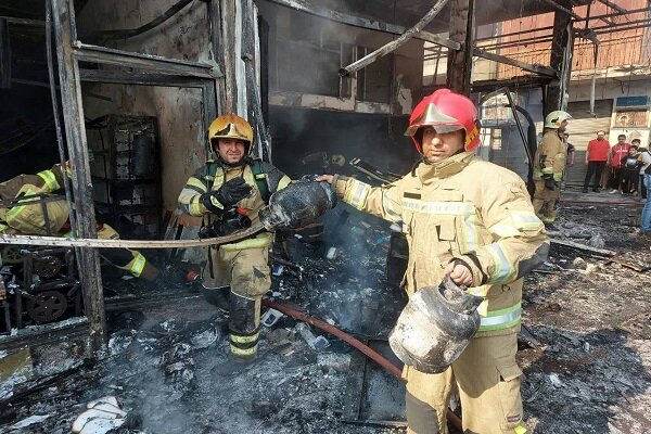 انفجار مغازه حاوی سیلندر گاز در خیابان مدنی