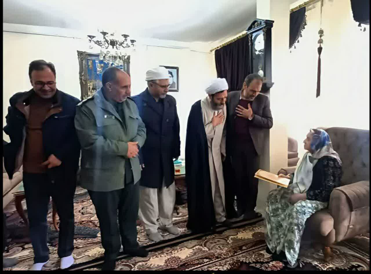 انقلاب اسلامی ایران مرهون از خودگذشتگی و ایثار خانواده شهدااست