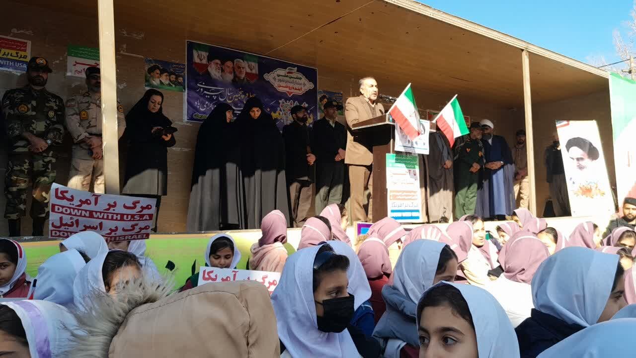 انقلاب اسلامی ایران موجب توسعه کشور است