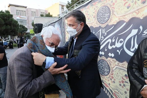 اهتزاز پرچم حرم امام حسین (ع) در شرق تهران