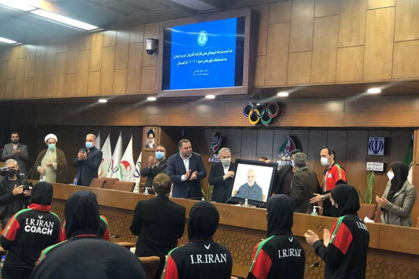 اهدا تابلوی سردار حاج قاسم سلیمانی به جامعه کاراته