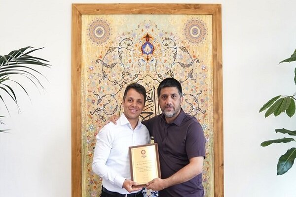 اهدای لوح بهترین مربی سال ۲۰۲۴ آسیا به رنگرز