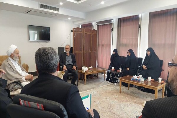 اهمیت نقش نماز در تربیت دختران و تعالی زنان و نهادخانواده