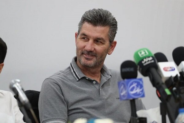 اوزویندیس:اصلا باورم نمی‌شود باختیم/ دوست دارم استقلال
قهرمان شود