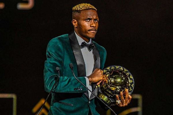 اوسیمن بهترین بازیکن فوتبال آفریقا شد/ مراکش جوایز را دروکرد