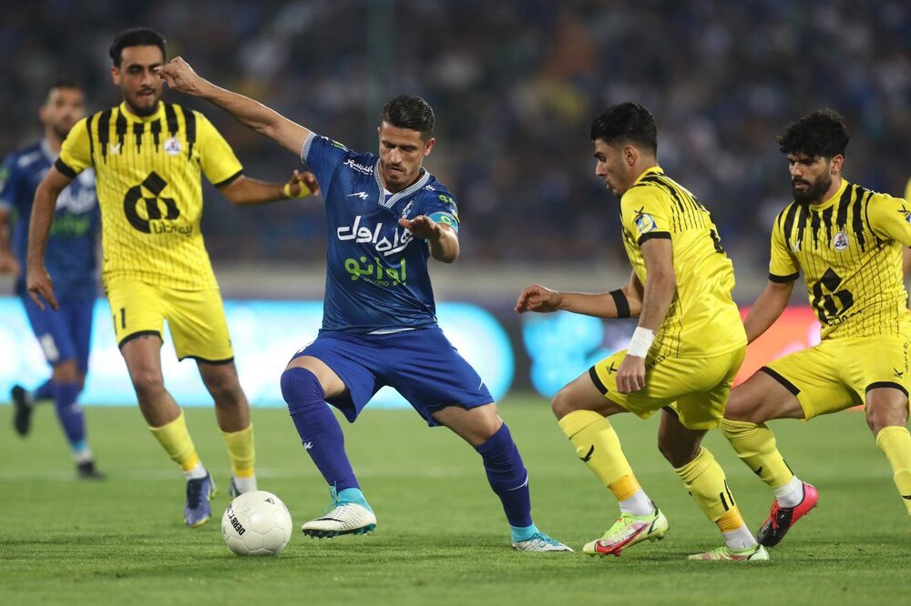 اولویت اول و آخرم استقلال است/ به خاطر مردم آبادان جشن نگرفتیم