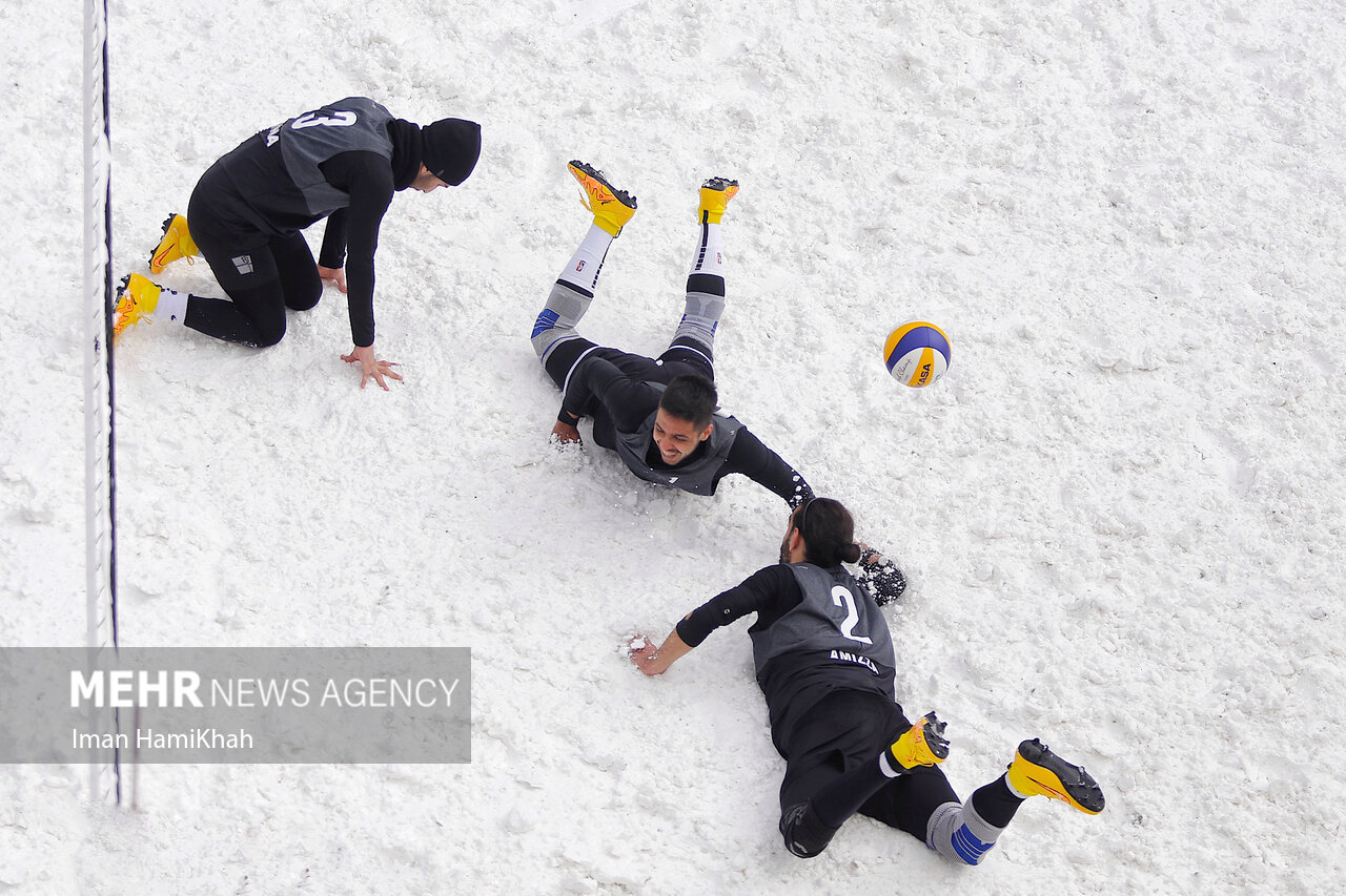 اولین مسابقات کشوری والیبال برفی