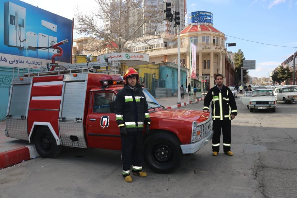 اکیپهای سیار آتشنشانی در مبادی خروجی و پارک های سنندج مستقر میشوند