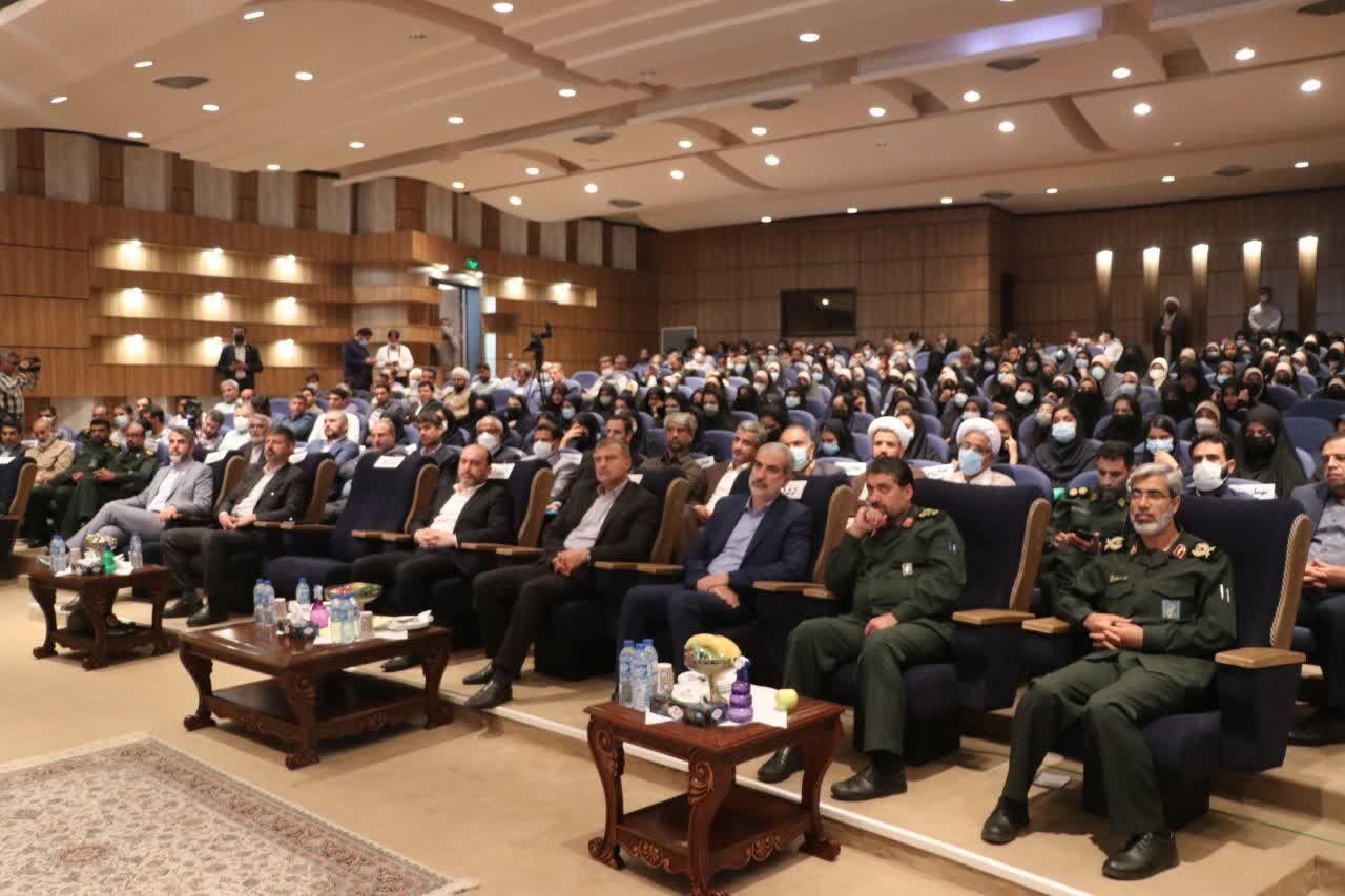 ایران بر قله افتخار/ اردوهای راهیان نور دانشآموزی کشور از هرمزگان آغاز شد