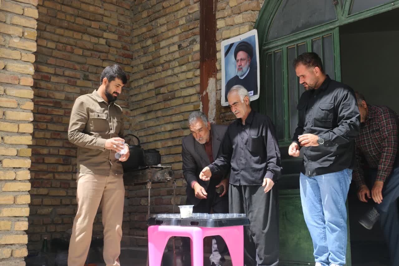 ایستگاه‌های صلواتی به یاد شهید رئیسی در کامیاران برپا شد