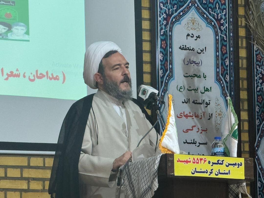 ایمان به خدا و خدمت صادقانه به مردم مهمترین وظیفه مسئولان است