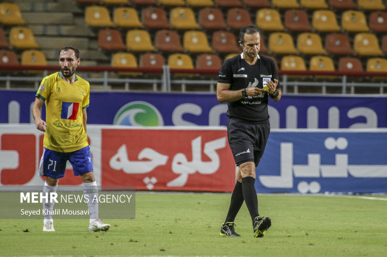 باخت یک نیمه ای پرسپولیس مقابل صنعت نفت/ آبادانی ها ۱۰ نفره
شدند