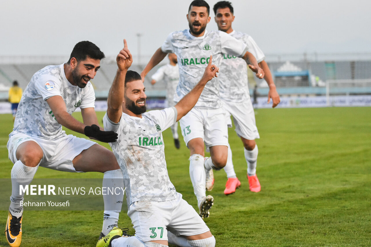 باخت یک نیمه‌ای ذوب آهن و تراکتور و تساوی در دو بازی