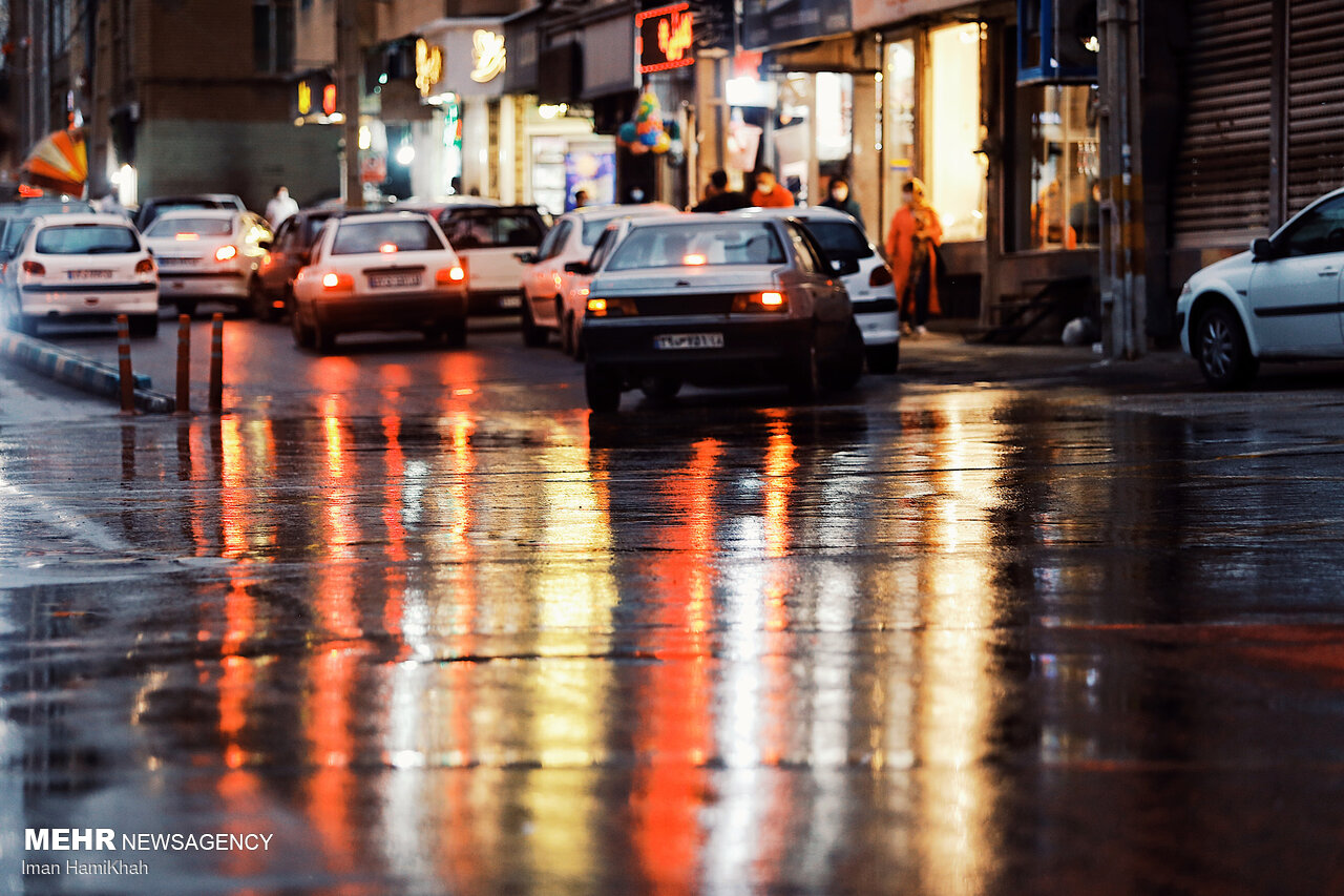 بارش باران تا اواسط هفته در برخی نقاط کشور وجود دارد