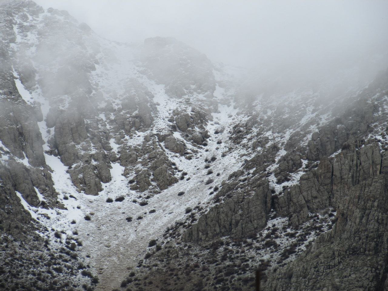 بارش برف در ارتفاعات/ خطر سیل در حاشیه رودخانهها را جدیب گیرید