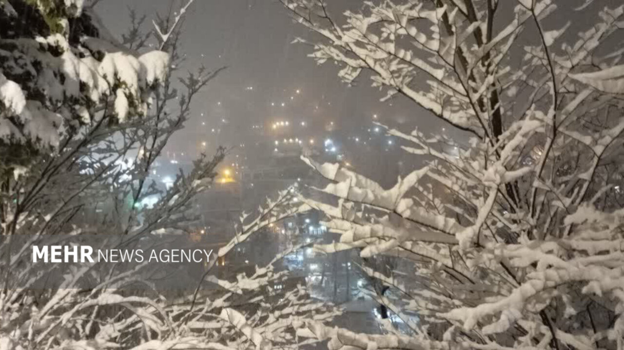 بارش برف در دهگلان و شادی مردم از رحمت الهی