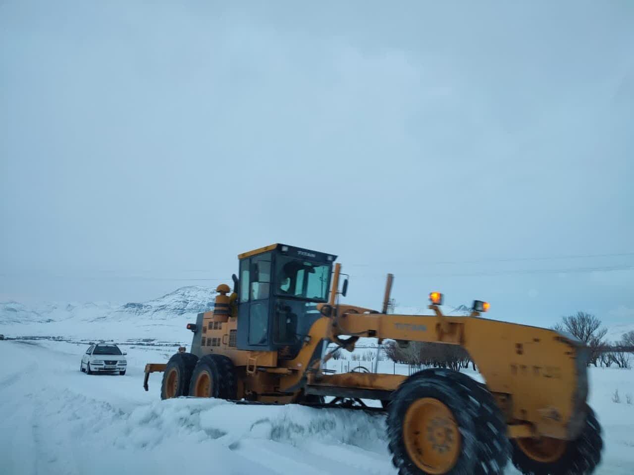 بارش برف در مسیر سروآباد هورامان