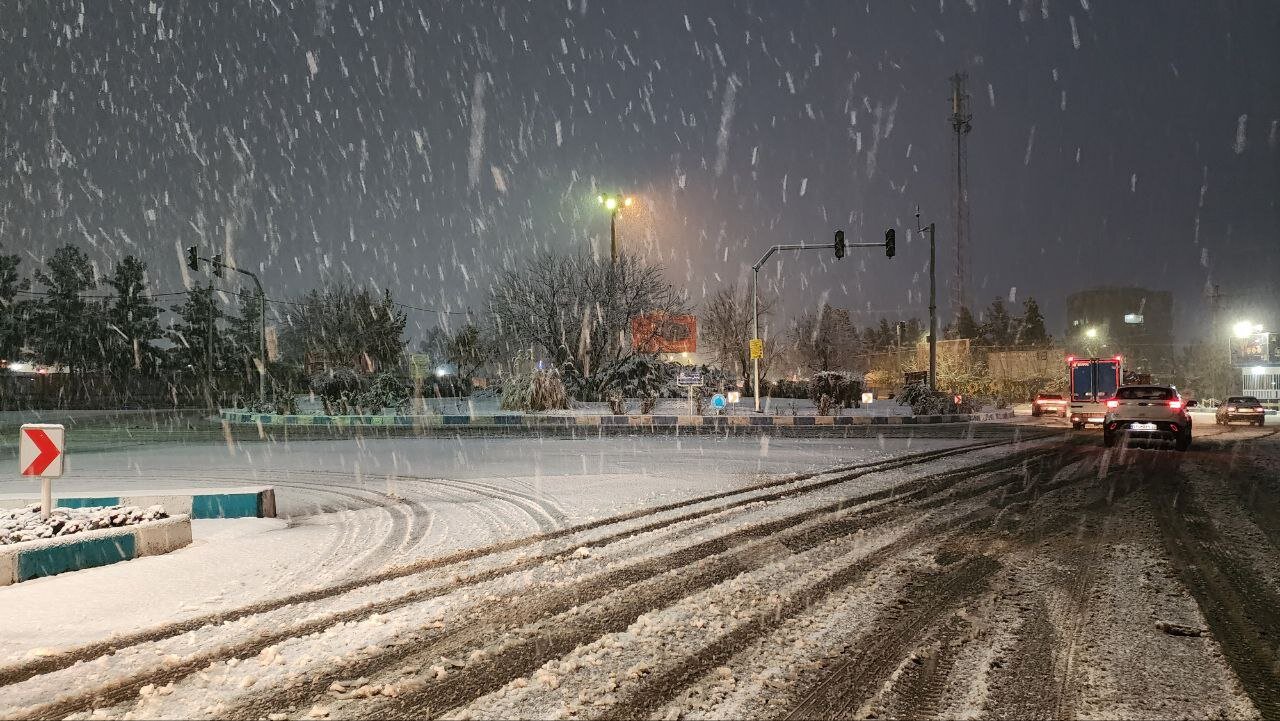 بارش برف مناطق مختلف آذربایجان غربی را سفیدپوش کرد