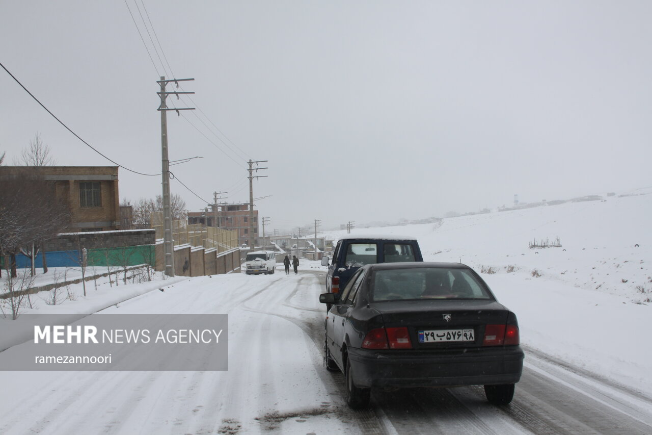 بارش برف و باران در جاده های ۲۱ استان/ ترافیک در ۵ محورپرتردد