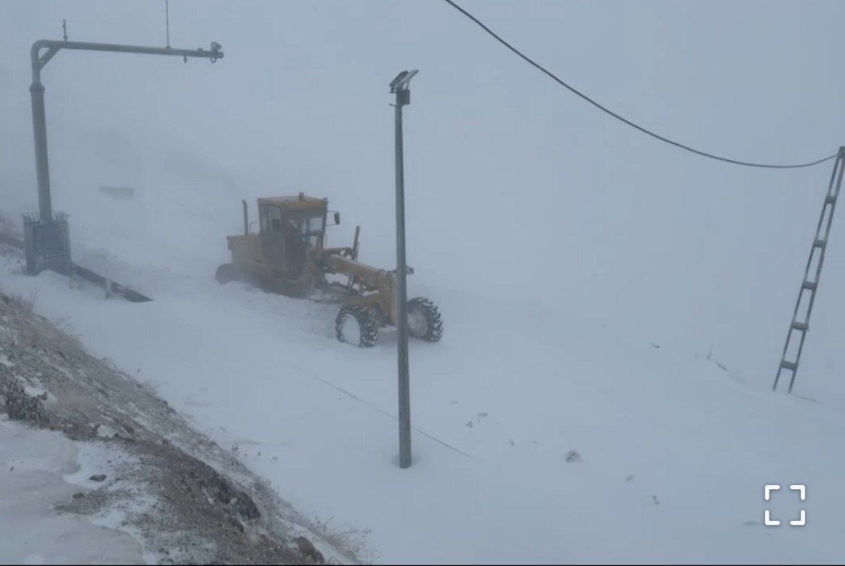 بارش حدود ۶۰ سانتی‌متری برف در گردنه ژالانه