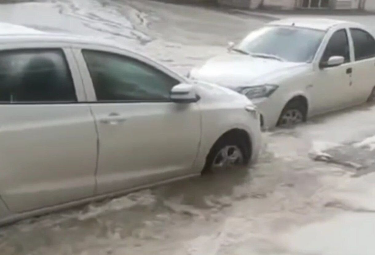 بارندگی شدید در بیجار منجر به جاری شدن سیلاب و آبگرفتگی معابر شد