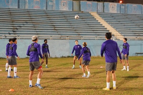 بازتاب نارضایتی «اندرسن» از کیفیت زمین تمرین در رسانه هنگ کنگی