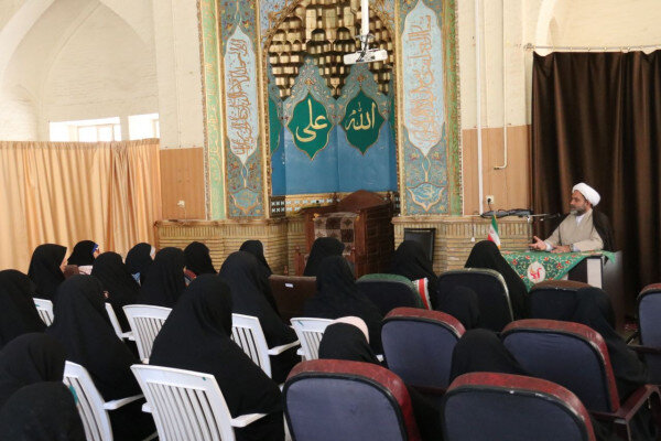 بازخوانی گفتمان امام و رهبری ضرورت امروز جامعه است