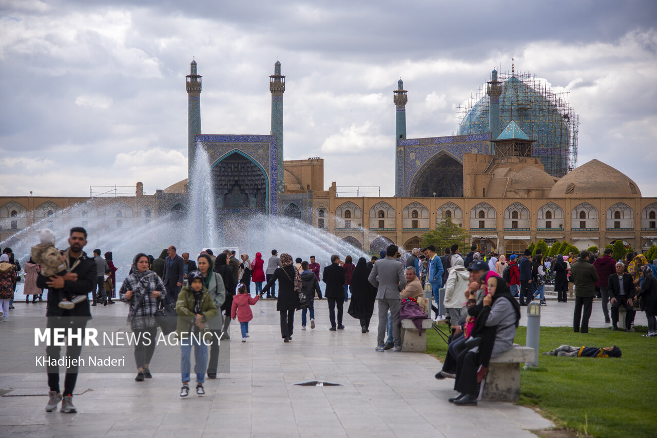 بازدید از میدان نقش جهان اصفهان از مرز ۱۵۰ هزار نفرگذشت