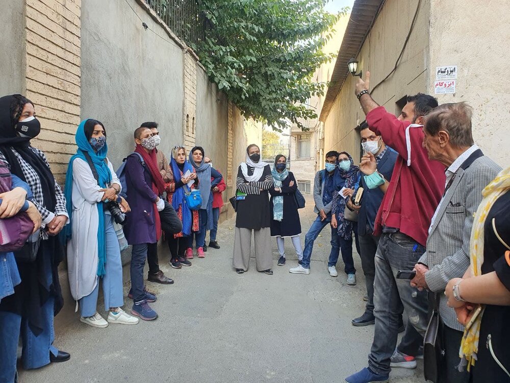 بازدید راهنمایان گردشگری از یک محله قدیمی/جاذبه های پنهان سنگلج!