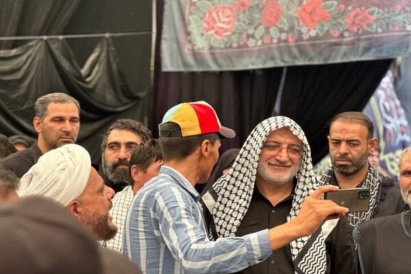 بازدید زاکانی از روند خدمت‌رسانی به شهروندان در پیاده‌روی
اربعین