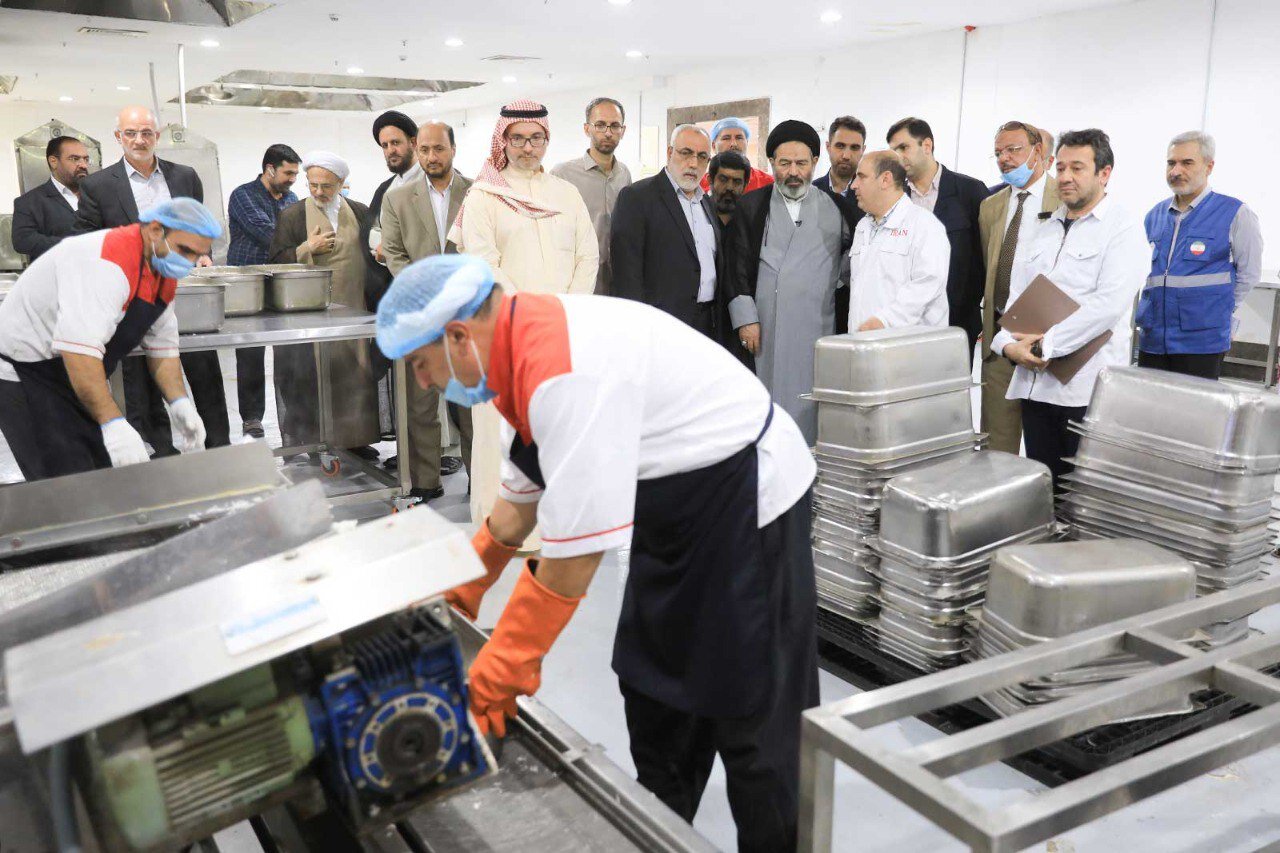 بازدید مسئولان حوزه حج و زیارت از آشپزخانه بدر درمدینه