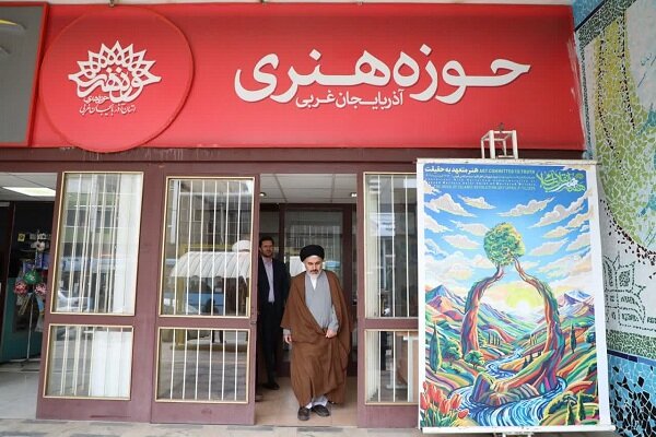 بازدید نماینده ولی فقیه در آذربایجان غربی از حوزه هنری