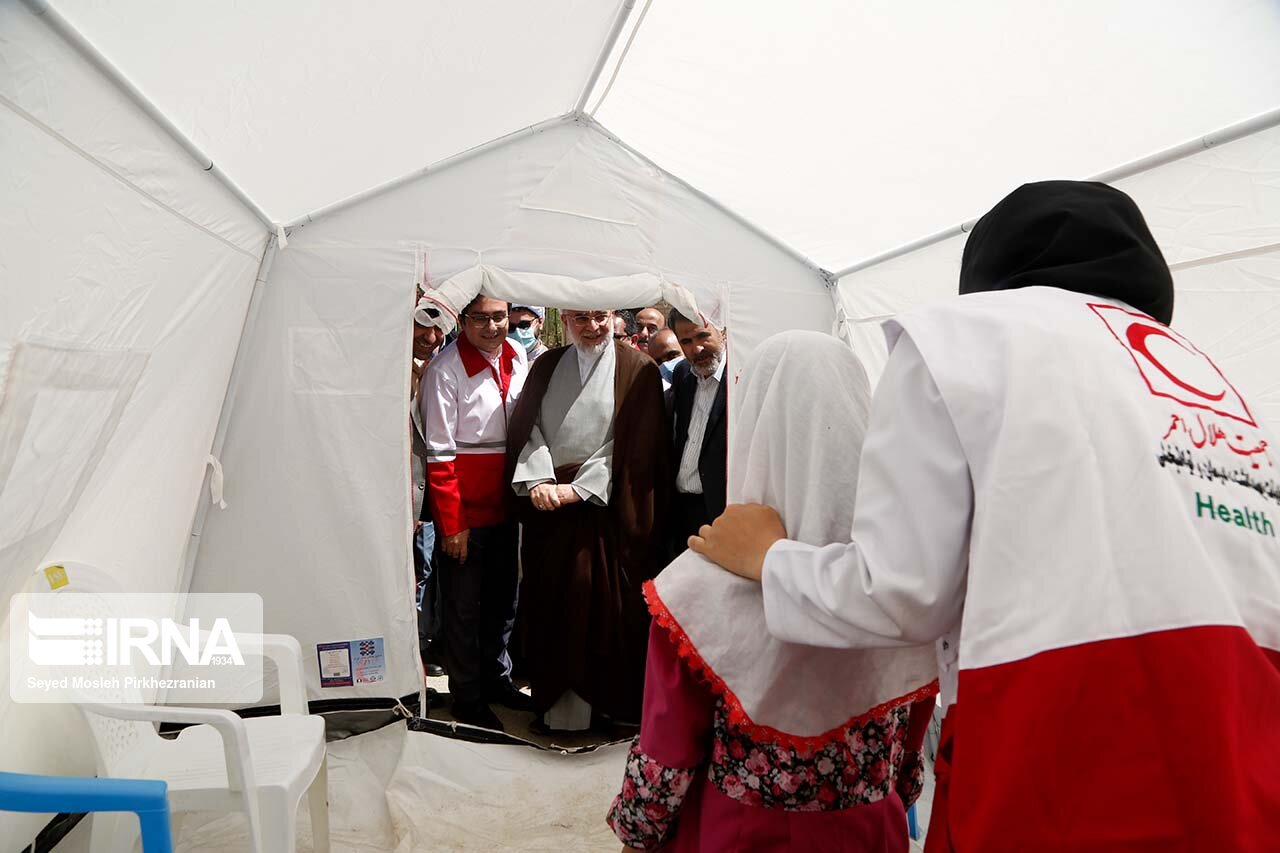 بازدید نماینده ولی فقیه در کردستان از اکیپ های روستایی هلال احمر