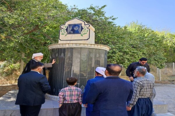 بازدید نماینده ولی‌فقیه از یادمان شهیده ناهید فاتحی کرجو