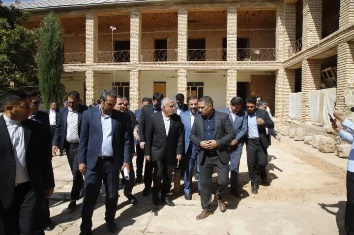 بازدید وزیر میراث‌ فرهنگی از اقامتگاه تاریخی «تجلی پروانک» سپیدان فارس