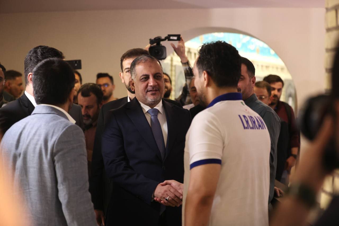 بازدید وزیر ورزش عراق از فدراسیون کشتی