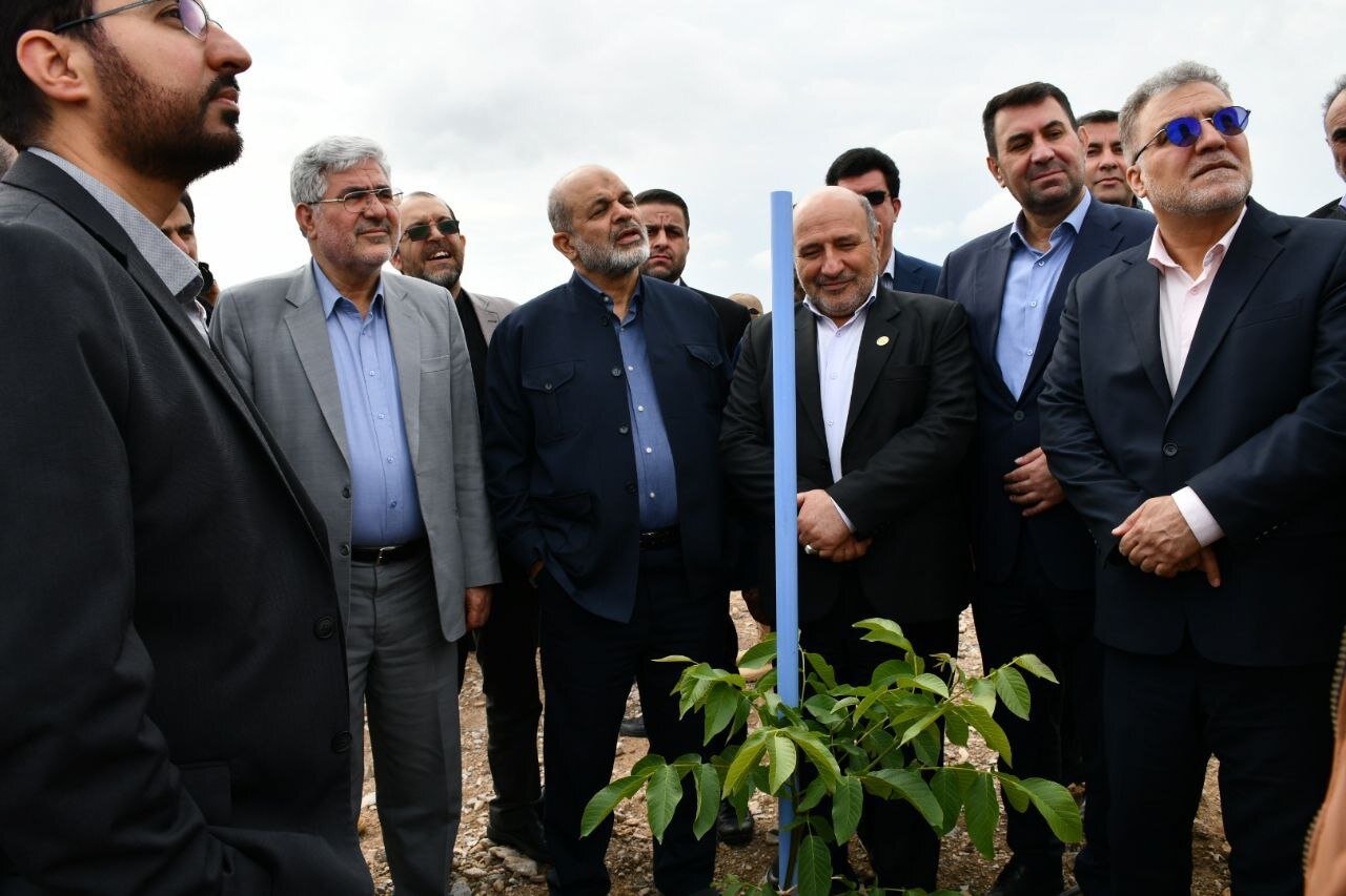 بازدید وزیر کشور از طرح‌کشاورزی در ماکو