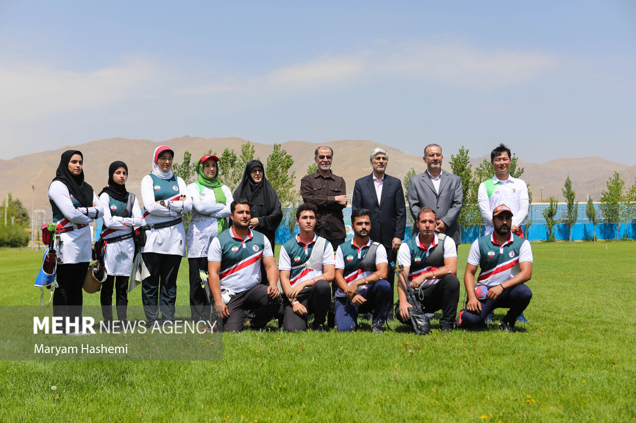 بازدید کیومرث هاشمی و محمودخسروی وفا از اردوی تیم ملی تیراندای