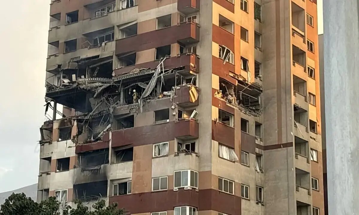بازسازی فوری مجتمع مسکونی «اساتید» در تهران با تمرکز بر ایمنی