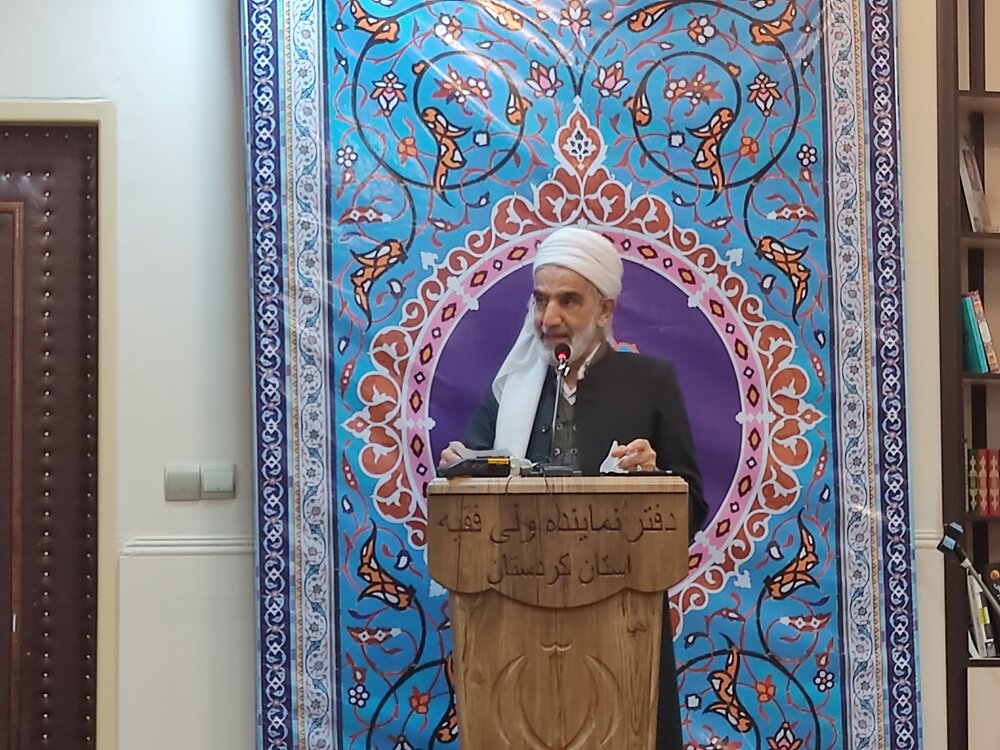 بازگشت به شریعت نبوی تنها راه برون رفت از مشکلات جهان اسلام است