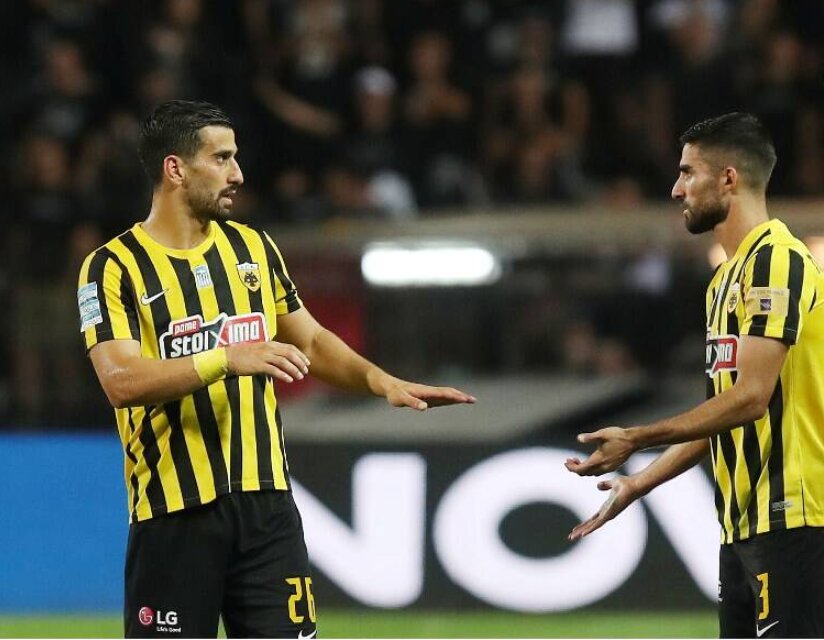 بازگشت حاج صفی به ترکیب تیم آاک به جای میلاد محمدی