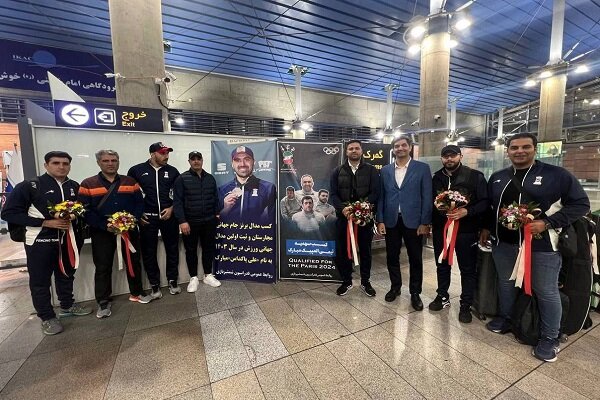 بازگشت ملی‌پوشان المپیکی اسلحه سابر با استقبال نماینده وزارت ورزش